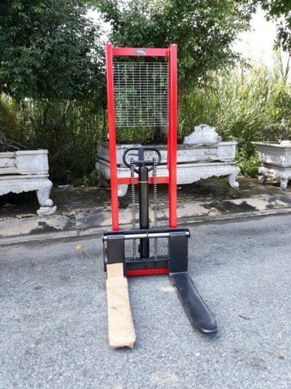 Mẫu xe nâng tay cao Niuli được nhiều doanh nghiệp lựa chọn sử dụng